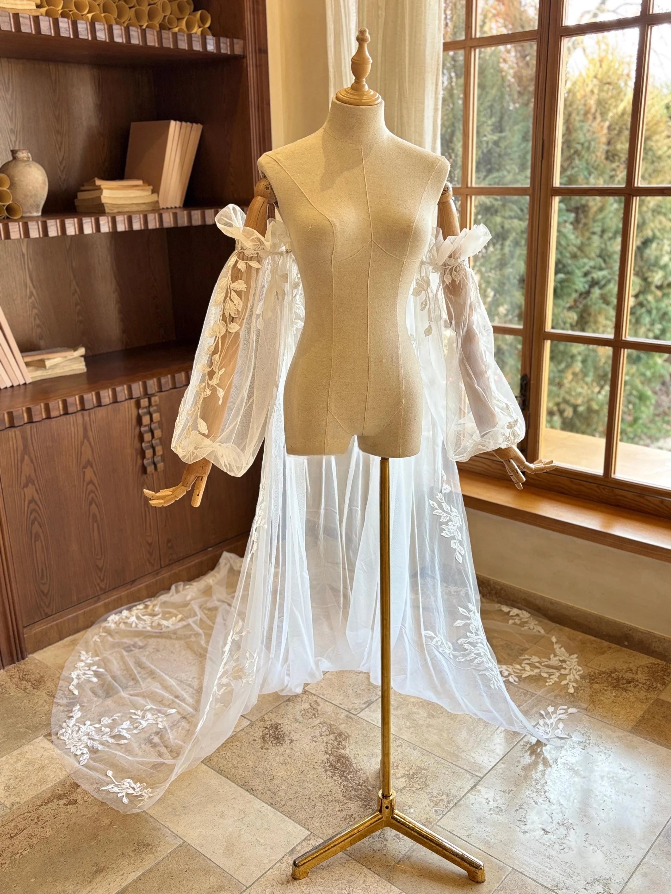 Leaf Lace Long-Sleeve Bridal Cape - Elegant Ivory Tulle Wedding Shawl with Train and Detachable Sleeve Wrap Cape Shawl Wrap