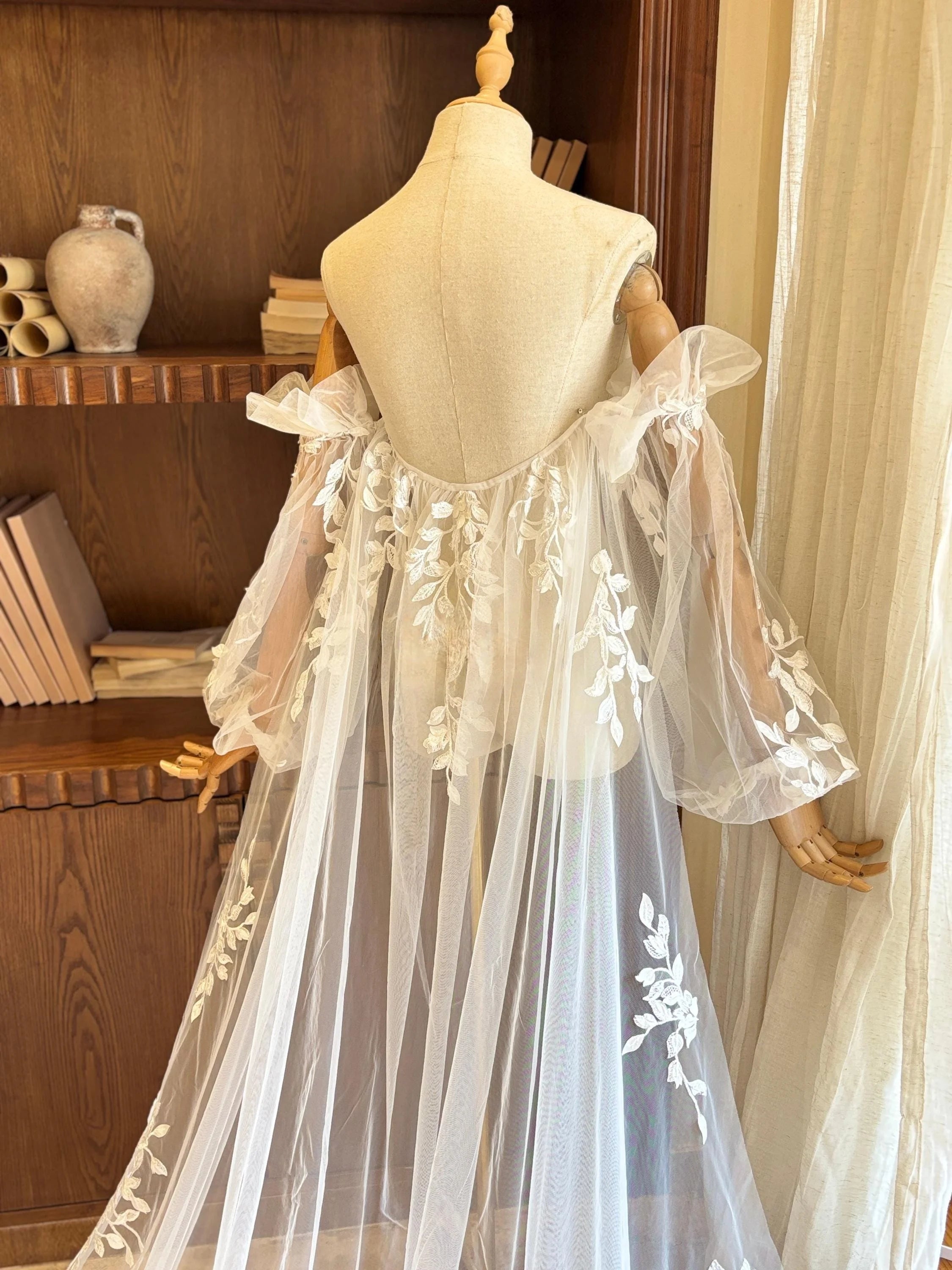 Leaf Lace Long-Sleeve Bridal Cape - Elegant Ivory Tulle Wedding Shawl with Train and Detachable Sleeve Wrap Cape Shawl Wrap