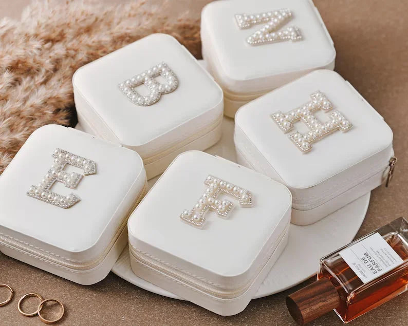 Personalized Initials Pearl Letter White Pink Travel Leather Jewelry Box for Bridesmaid Bride To Be Gift Wedding Gifts for Her