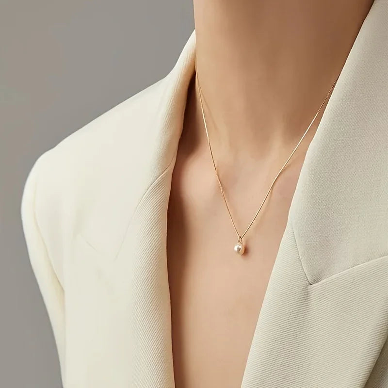 Elegant Pearl Pendant Necklace