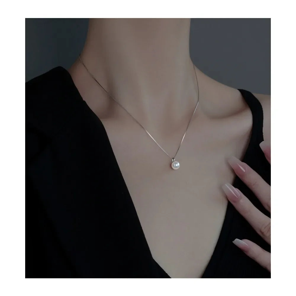 Elegant Pearl Pendant Necklace