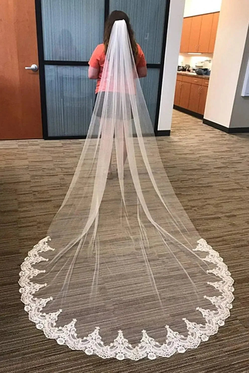 Hot Sale Elegant Flower Lace Edged Appliques Veil with Comb 1 Tier Veil 3mx1.5m Long Cathedral Length Weding Bride Accessories