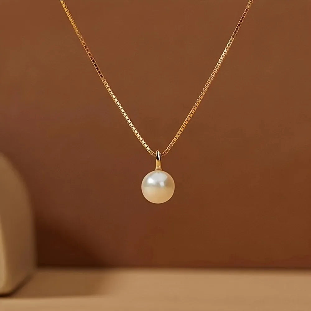 Elegant Pearl Pendant Necklace