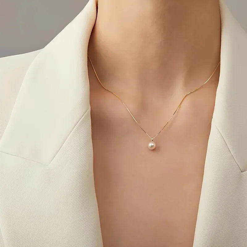 Elegant Pearl Pendant Necklace