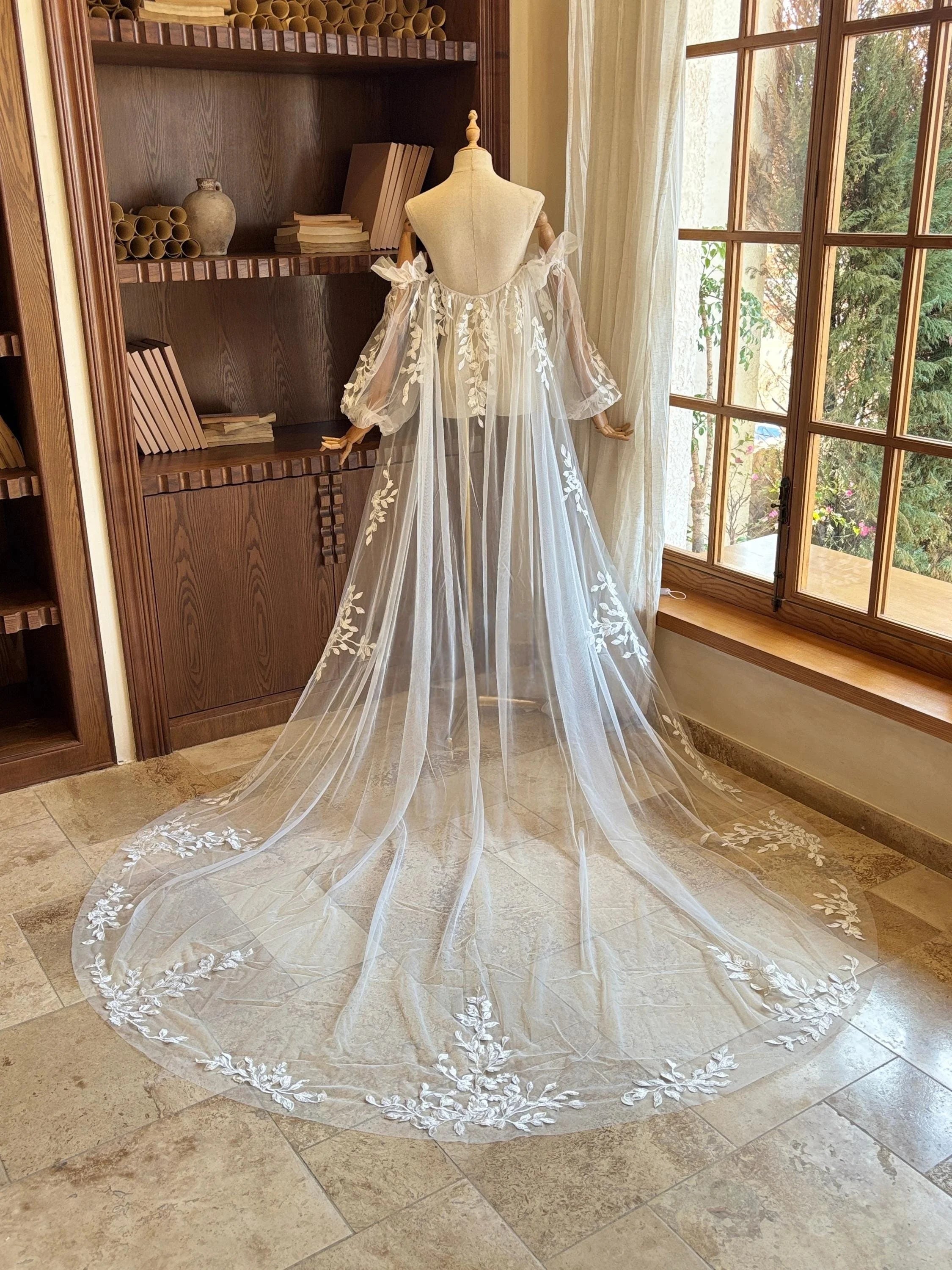 Leaf Lace Long-Sleeve Bridal Cape - Elegant Ivory Tulle Wedding Shawl with Train and Detachable Sleeve Wrap Cape Shawl Wrap