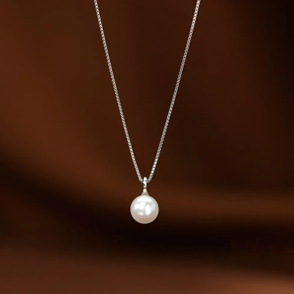 Elegant Pearl Pendant Necklace