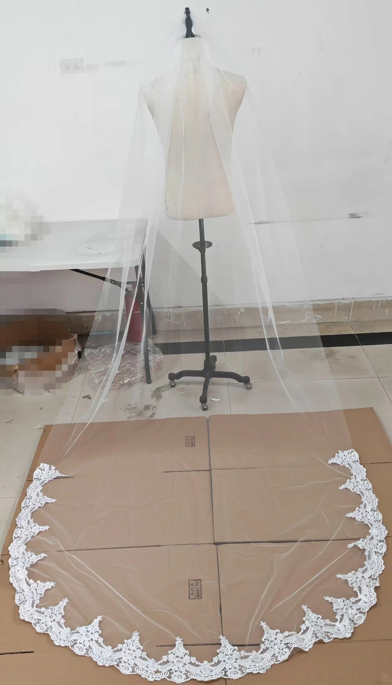 Hot Sale Elegant Flower Lace Edged Appliques Veil with Comb 1 Tier Veil 3mx1.5m Long Cathedral Length Weding Bride Accessories