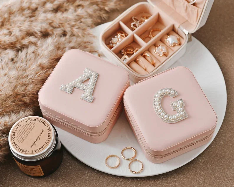 Personalized Initials Pearl Letter White Pink Travel Leather Jewelry Box for Bridesmaid Bride To Be Gift Wedding Gifts for Her