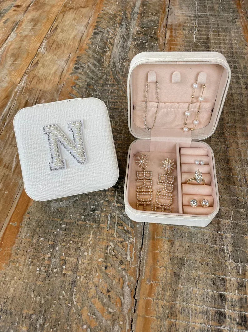Personalized Initials Pearl Letter White Pink Travel Leather Jewelry Box for Bridesmaid Bride To Be Gift Wedding Gifts for Her