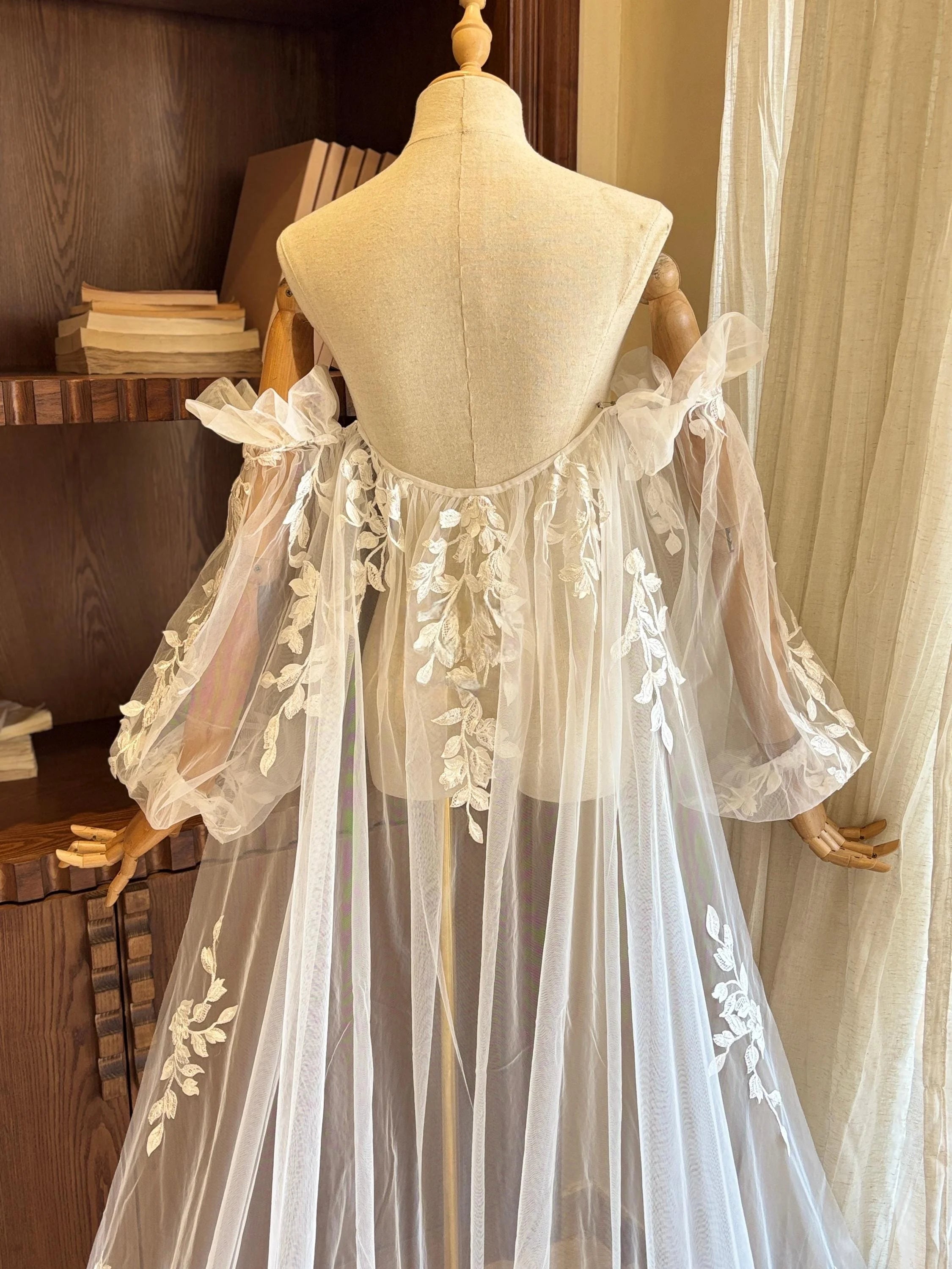 Leaf Lace Long-Sleeve Bridal Cape - Elegant Ivory Tulle Wedding Shawl with Train and Detachable Sleeve Wrap Cape Shawl Wrap