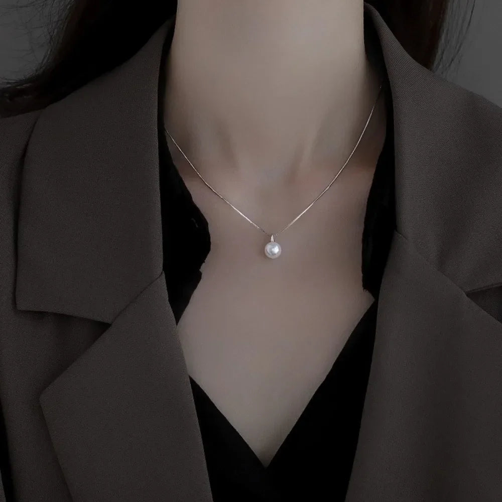 Elegant Pearl Pendant Necklace