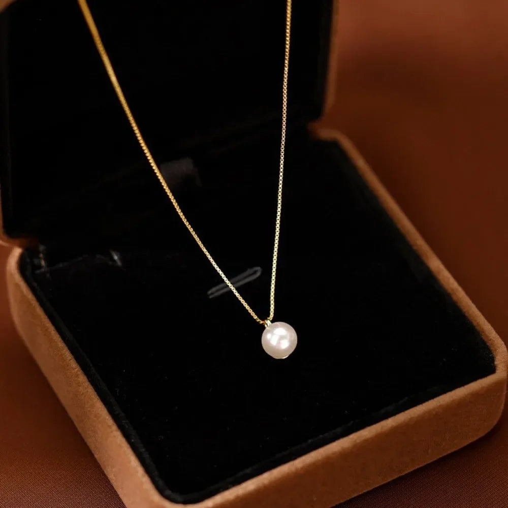 Elegant Pearl Pendant Necklace