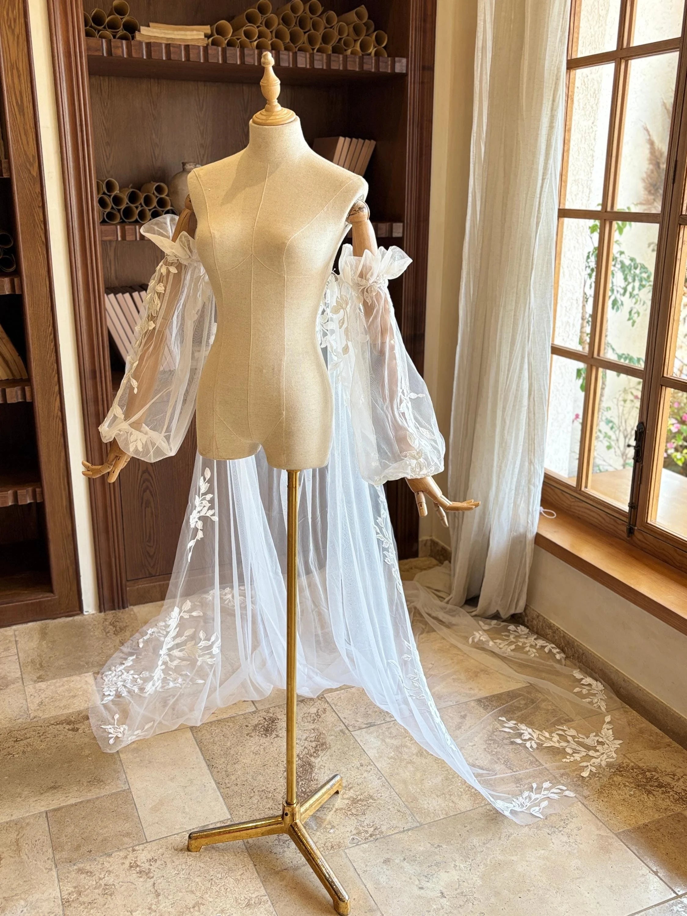 Leaf Lace Long-Sleeve Bridal Cape - Elegant Ivory Tulle Wedding Shawl with Train and Detachable Sleeve Wrap Cape Shawl Wrap