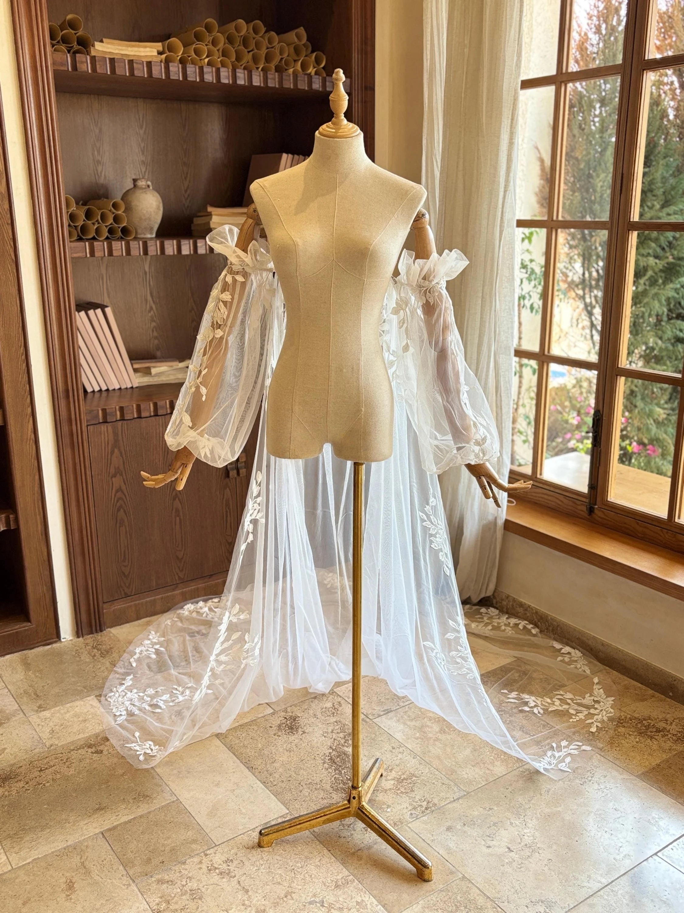 Leaf Lace Long-Sleeve Bridal Cape - Elegant Ivory Tulle Wedding Shawl with Train and Detachable Sleeve Wrap Cape Shawl Wrap