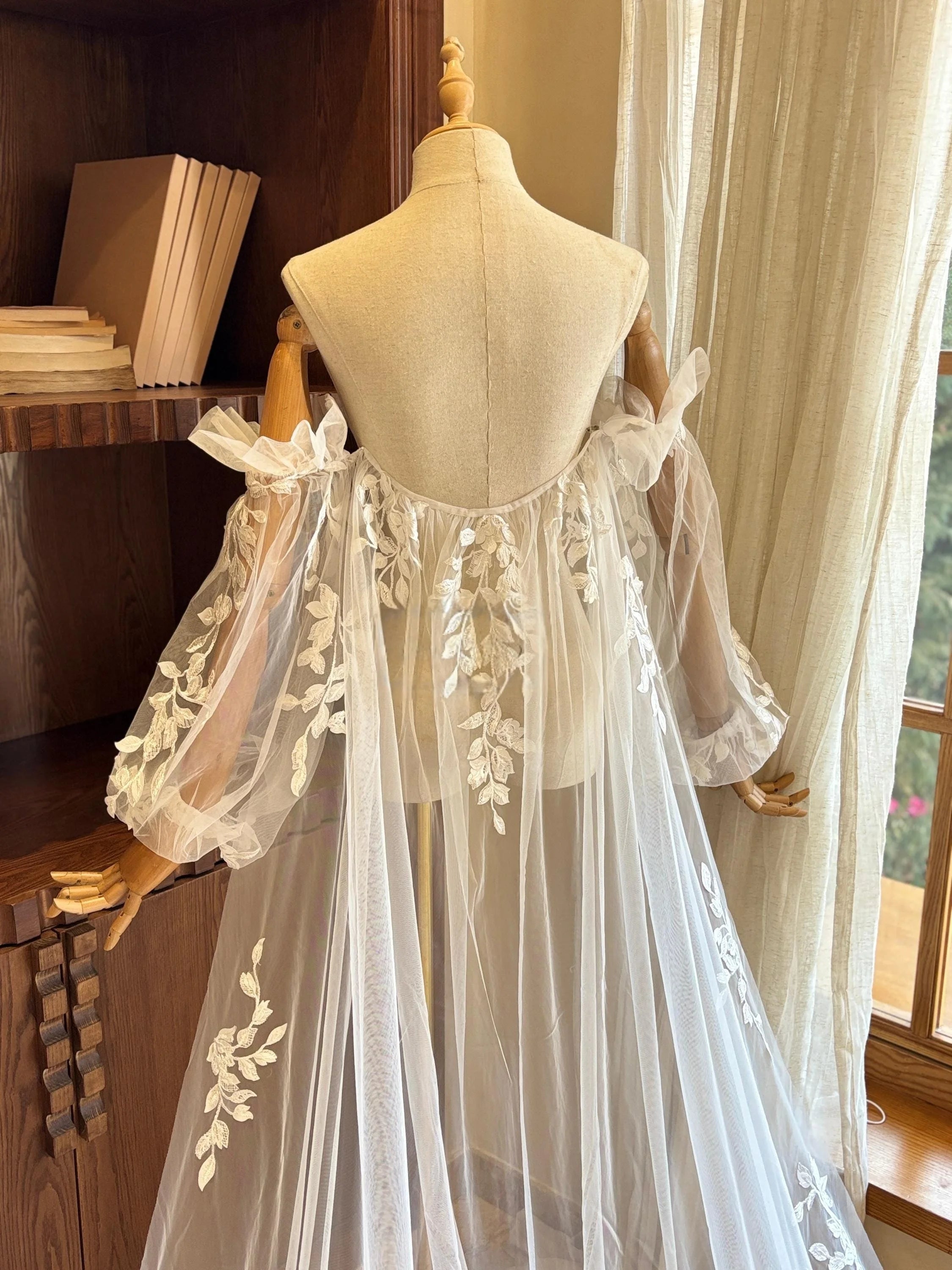 Leaf Lace Long-Sleeve Bridal Cape - Elegant Ivory Tulle Wedding Shawl with Train and Detachable Sleeve Wrap Cape Shawl Wrap